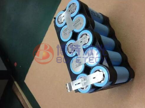 您離成功就差一臺動(dòng)力電池極耳激光焊接機(jī)的距離