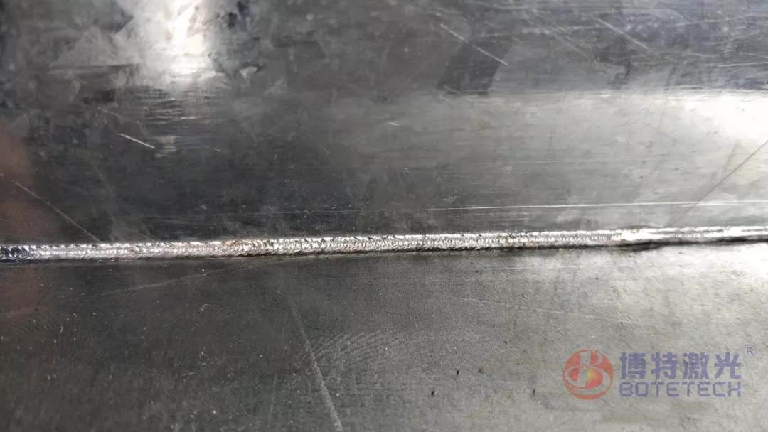 手持式激光焊接機(jī)樣品 手持式激光焊接機(jī)樣品