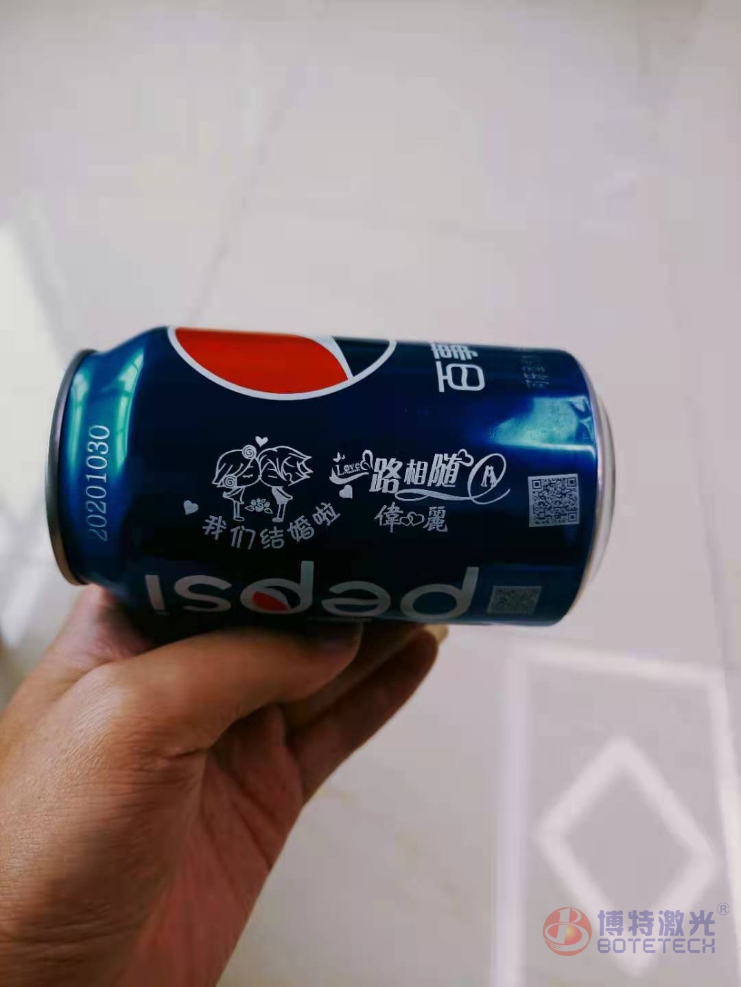 可樂瓶激光打標(biāo)機 可樂瓶激光打標(biāo)機